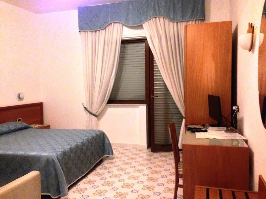 Hotel La Primavera 마사루브렌세 외부 사진